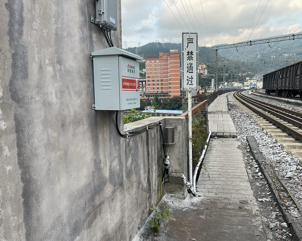松河铁路动态沉降监测现场