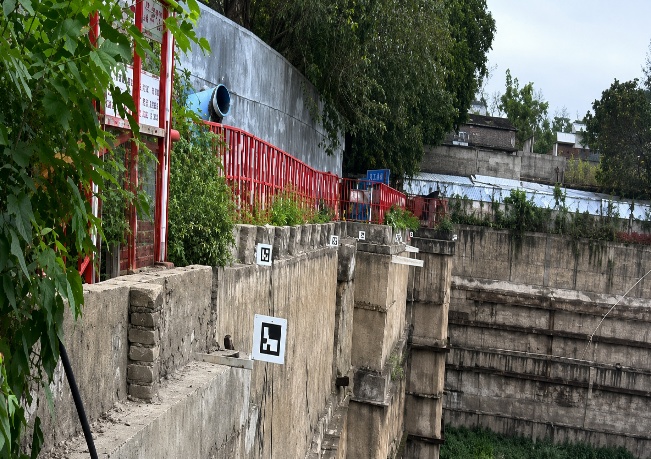 基坑围护结构上连续布置的无源靶标